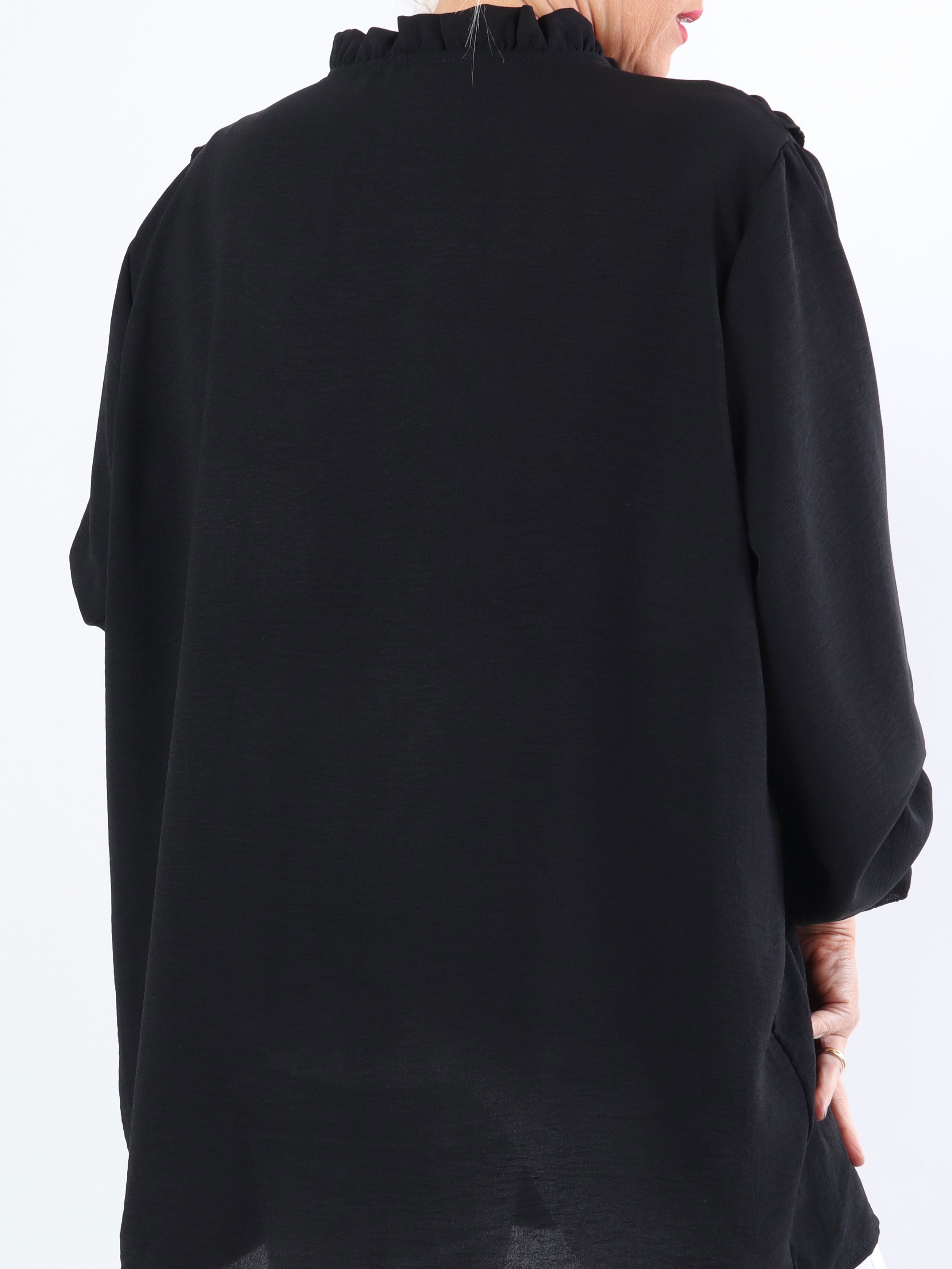 Ilsa - Sød plus size skjorte med blonde og flæsedetaljer